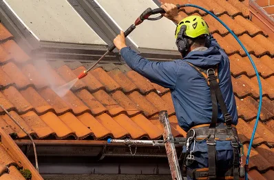 Démoussage et hydrofuge de toiture à Fontans